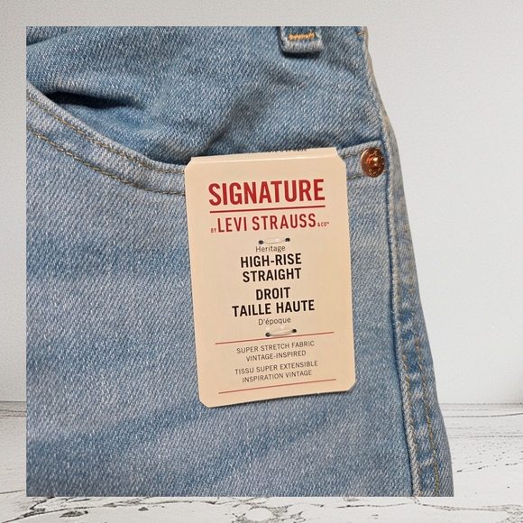 Signature By Levi's Women's High Rise Straight Leg Jean Size 8 - Picture 3 of 9